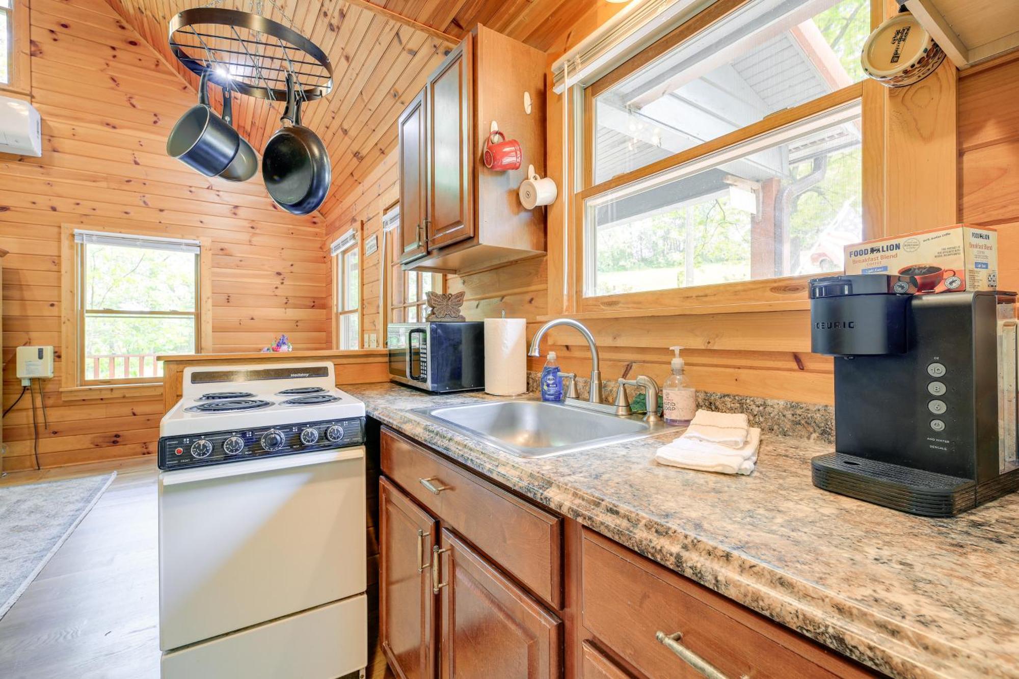 Quaint Blue Ridge Cabin Rental With On-Site Stream! Sparta Luaran gambar